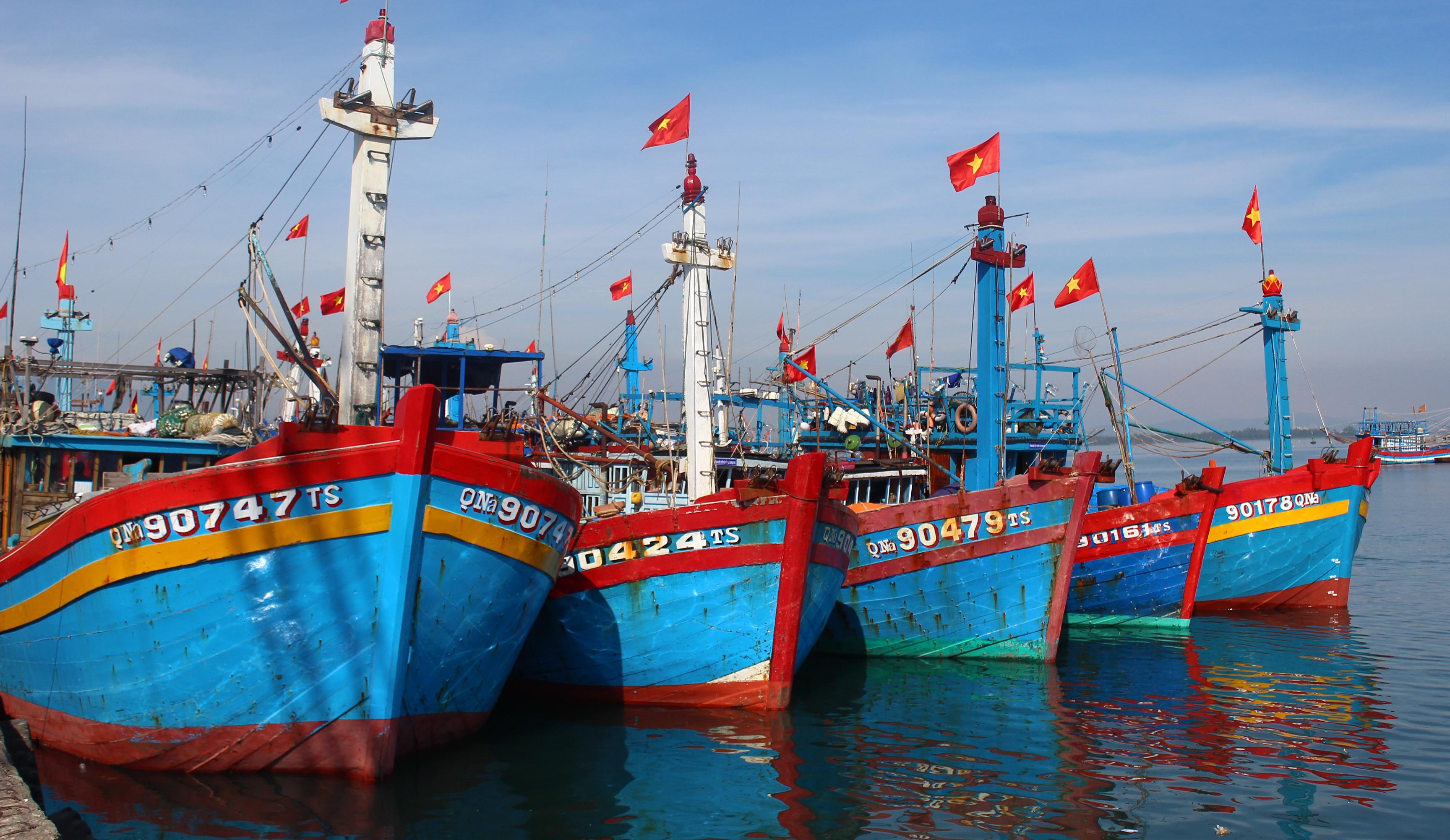 Kịch liệt phản đối Trung Quốc cấm đánh bắt cá trên biển Đông