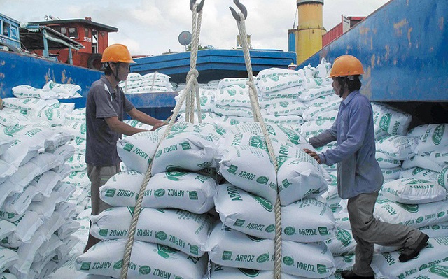 Tạm dừng thông quan xuất khẩu gạo 